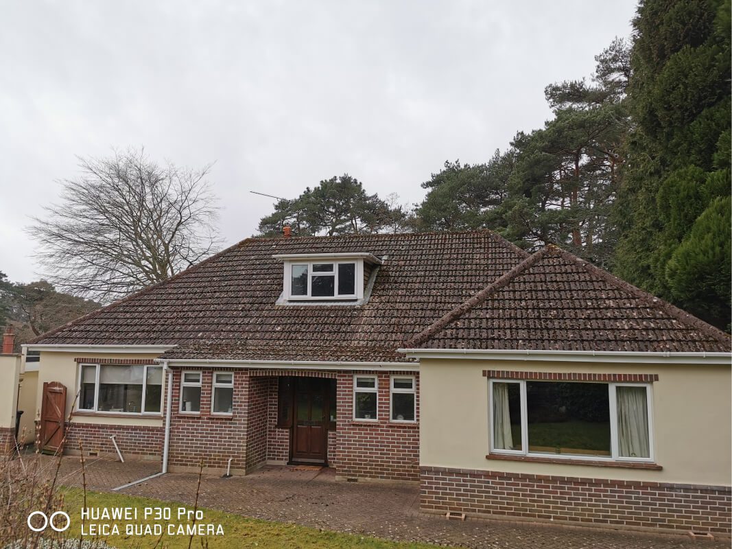 dirty bungalow roof in desperate need of soft washing and clean